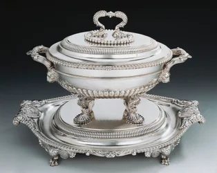 Zilveren terrine in George III-stijl met dienblad