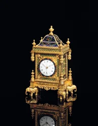 George III muzikale en kwartier slagende kleine tafelklok, Howlett & Horne, Londen, c.1780