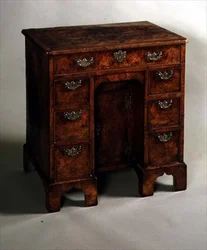 Bureau met knieruimte, ca.1710
