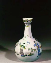 Liverpool waterfles met geëmailleerde chinoiserie decoratie, c.1750