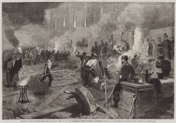 Leden van het South Middlesex Rifle Volunteers Corps aan het werk bij fakkellicht in de tuinen van Burlington House, Piccadilly, het terrein vrijmakend voor de oefenloods (gravure)