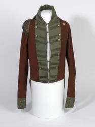 Kortpandige officiersjas van de lichte compagnie, 2e bataljon, 69e regiment (South Lincolnshire), tijdens de veldtocht van Waterloo gedragen door luitenant Henry Anderson, ca. 1815 (scharlakenrode en groene stof met vergulde knopen)