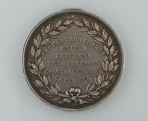 Zilveren Patriotic Fund-medaille ter herdenking van de alliantie tussen Engeland en Frankrijk 1854, uitgereikt door de burgemeester van Dover, 1855