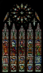Het oostelijke raam met het Laatste Oordeel: Christus, Maagd Maria, Sint Johannes de Doper (roosvenster - intern)
