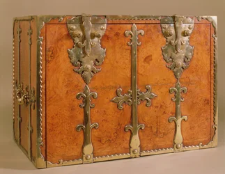 Reissecretaire met vergulde bronzen monturen, c.1700 (walnoot)