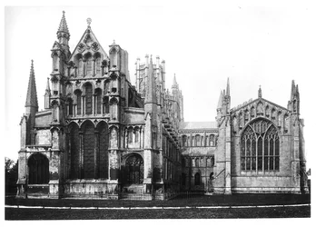 Uitzicht op de oostgevel en het koor, c.1321-40