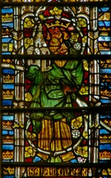 Raam E1 met Salomo die een kerk draagt