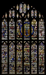 Raam N5 met het Magnificat raam in het noordtransept