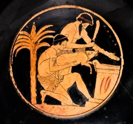 Schaal met zwart glazuur en rode figuurtjes: offerscène (Terracotta)