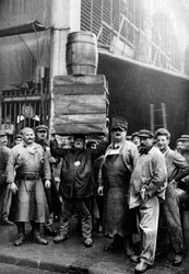 Dragers op de Centrale Markt, Parijs, 1931