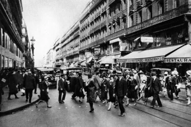 Rue Lafayette tijdens winkeltijd, Parijs