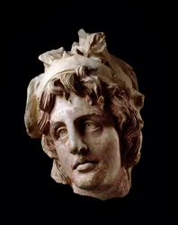 Etruskische beschaving: vrouwelijk hoofd van de Amazone. 2e eeuw v.Chr. Uit Arezzo. Arezzo, Museo Archeologico G.Clinio Mecenate