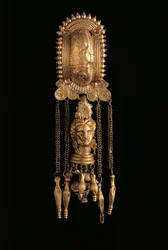 Gouden oorbel met hanger, uit Todi, provincie Perugia, Italië