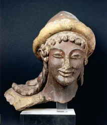 Hoofd van Hermes met een pilos, uit de Tempel van Portonaccio, Veii, 510-500 v.Chr.
