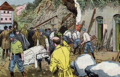 Lichaam van Amerikaanse generaal Dunlop dood omdat hij mevrouw Briant redde onder instorting van bijgebouwen van kasteel Fariniere (Frankrijk) tekening door Damblans uit Frans papier "Le Pelerin" 7 juni