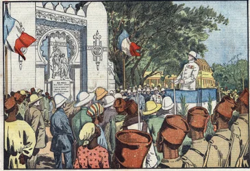 Inhuldiging in Dakar, door Andre Maginot (1877-1932), minister van Koloniën, van het monument voor de dertigduizend doden van Frans West-Afrika. Illustratie van Damblans. In 