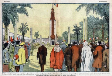 De driekleurige vlag, die wapperde vanaf de top van de Bronzen Toren boven de Koloniale Tentoonstelling, werd voor het laatst neergehaald op 15 november