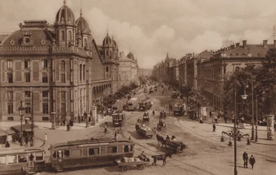 Boedapest: Binnenplaats van het Westelijk Paleis met Terez-Koruttal; Boulevard De Therese Avec Le Gare De L