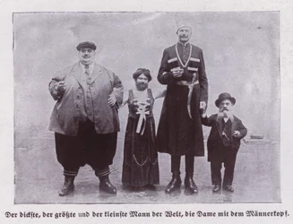 De dikste, langste en kortste mannen ter wereld, en een bebaarde dame (zw/w foto)