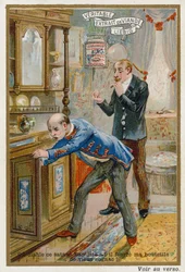Een man zoekt naar een fles vintage brandy