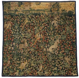Mille fleurs wandtapijtfragment dat dieren, vogels en landschap uitbeeldt, c.1500