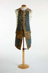 Vest versierd met gouddraad, blauwe chenille en pailletten, ca. 1750-70