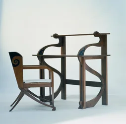 Schrijftafel met stoel