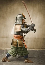 Samurai krijger met harnas en opgeheven zwaard, ca. 1860