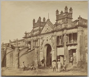 Poort die leidt naar de Kaiserbagh