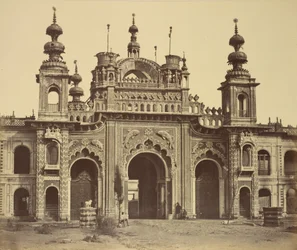 Een Poort die leidt naar het Kaiserbagh Paleis