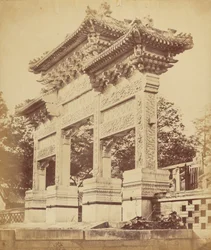 Boog in de Lama-tempel bij Peking, oktober 1860