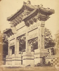 Boog in de Lama-tempel, nabij Peking, oktober 1860