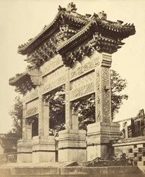 Boog in de Lama-tempel bij Peking