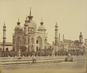 [Moskee in de Hussainabad Imambara].