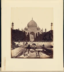 De Taj Mahal met de fonteinen