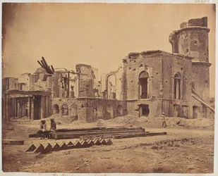 De voorkant van de Residentie, Lucknow, 1858