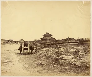 [Top van de Muur van Peking In bezit genomen op 14 oktober 1860 met de Chinese kanonnen gericht op onze batterijen].