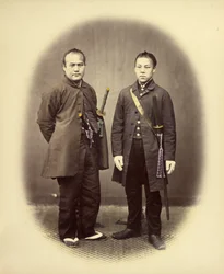 Yakunins in halfwesterse kleding
