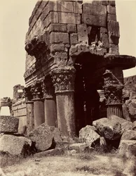 Details van de kapitelen van de zuilen van de Tempel van Jupiter - Baalbek
