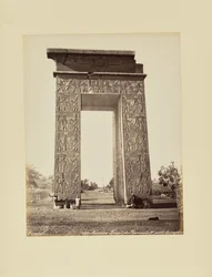 Karnak. Tempel van Ramses IV. Triomfpoort