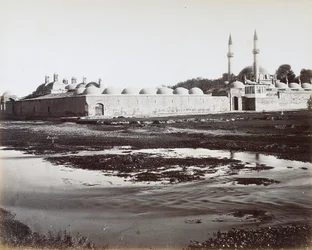 Uitzicht op het complex van Tekkuyeh Suleimaniyeh, in Damascus, Syrië, onderdeel van een complex van een madrasa, een moskee en een klooster, geleid door de orde van Dervishes, om het verblijf van de pelgrims op weg naar Mekka te vergemakkelijken