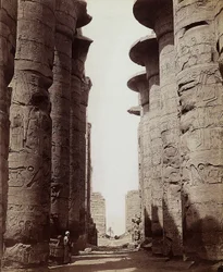 Zuilen van de hypostyle hal van de Grote Tempel van Amon-Ra in Karnak, Egypte