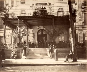 Ingang van Hotel Shepheard in Caïro