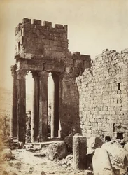 De ruïnes van de Tempel van Jupiter of de Zon, in de archeologische zone van Heliopolis of Baalbek, oude Syrische stad, nu Libanon