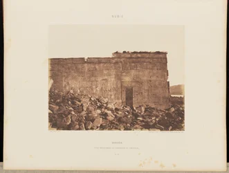 Dandoûr. Zuidelijke muur van de buitenkant van het heiligdom