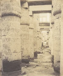 Karnak Thèbes, Palais - Salle Hypostyle - Venster en Kapitelen