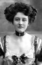 Elizabeth Firth, actrice, 1908