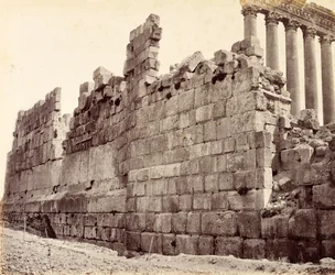 Westelijke uiteinde van de buitenmuur van de Tempel van de Zon, Baalbek