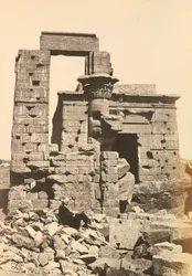 Egypte en Palestina: ruïnes van de stad Hermonthis met de tempel van Cleopatra in Erment, nabij Thebe, Opper-Egypte