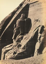 Egypte en Palestina: de kolossen van Ramses II aan de linkerkant van de gevel van de Grote Tempel van Abu Simbel, in Neder-Nubië, Egypte